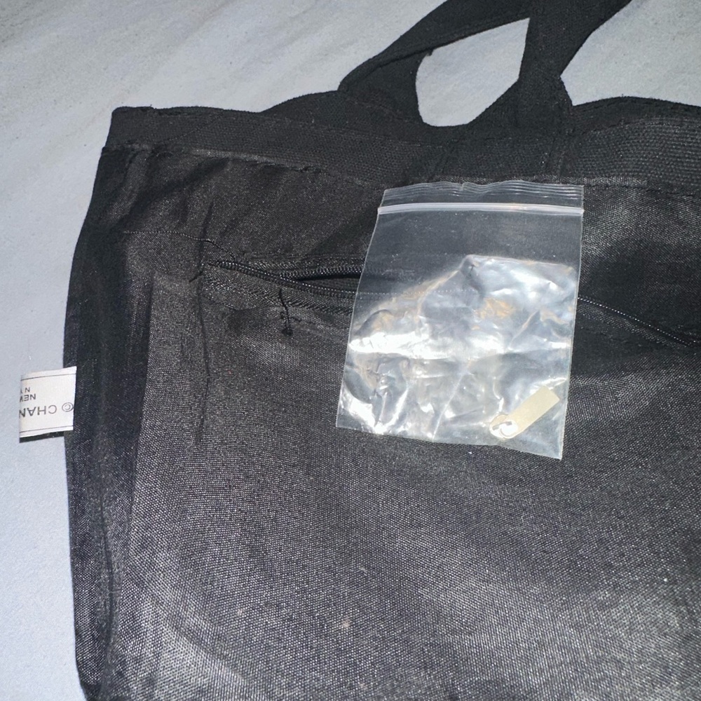Bags and Ribbon - Picture 9 of 14